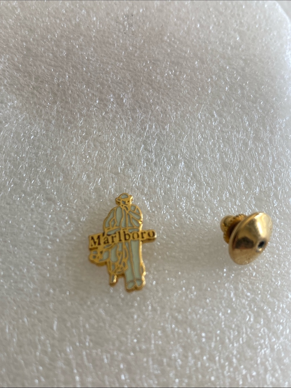 Vtg. Rare Marlboro Man Gold and White Enamel Brooch Pin Tie Tac